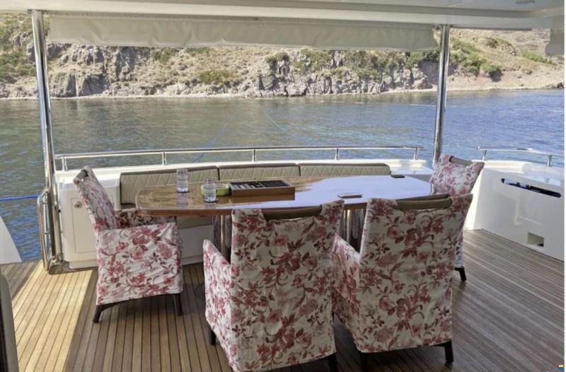 Custom motor yacht 28M