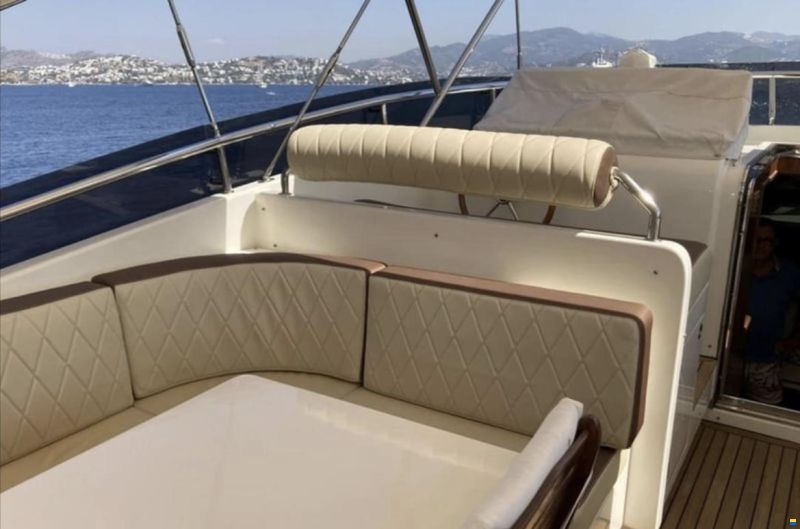 Custom motor yacht 28M