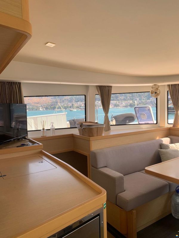 Lagoon 42