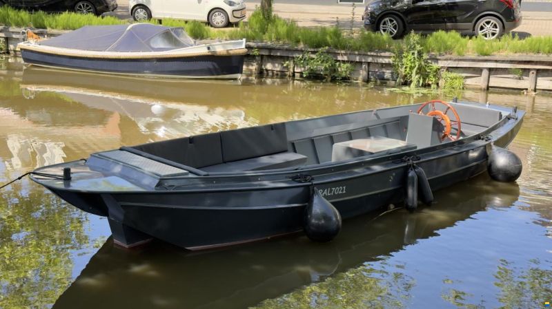 875 stalen sloep