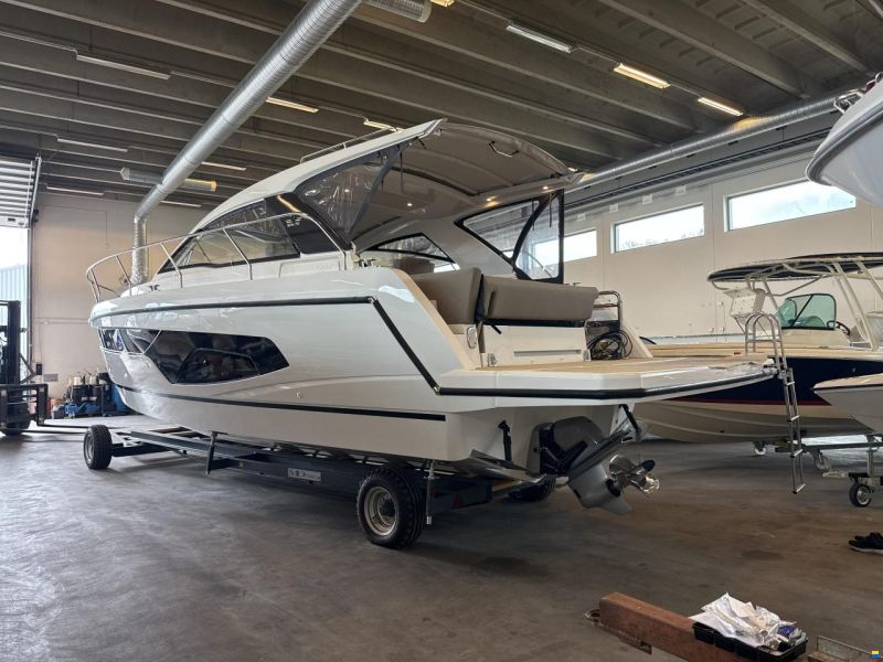 Sealine S335