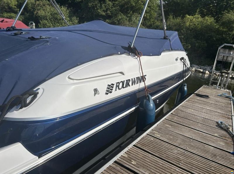 Four Winns Sundowner 205