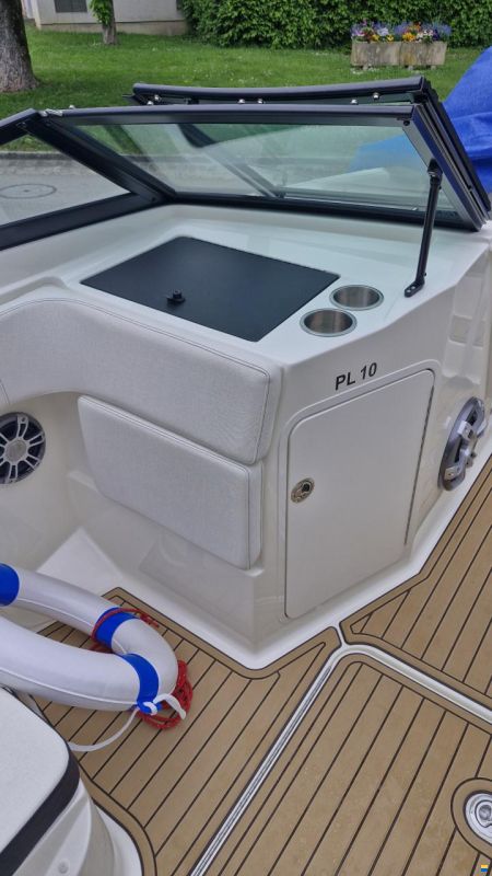 Sea Ray SPX 210