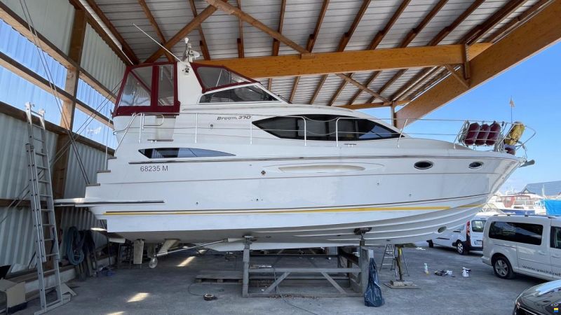 Broom 370
