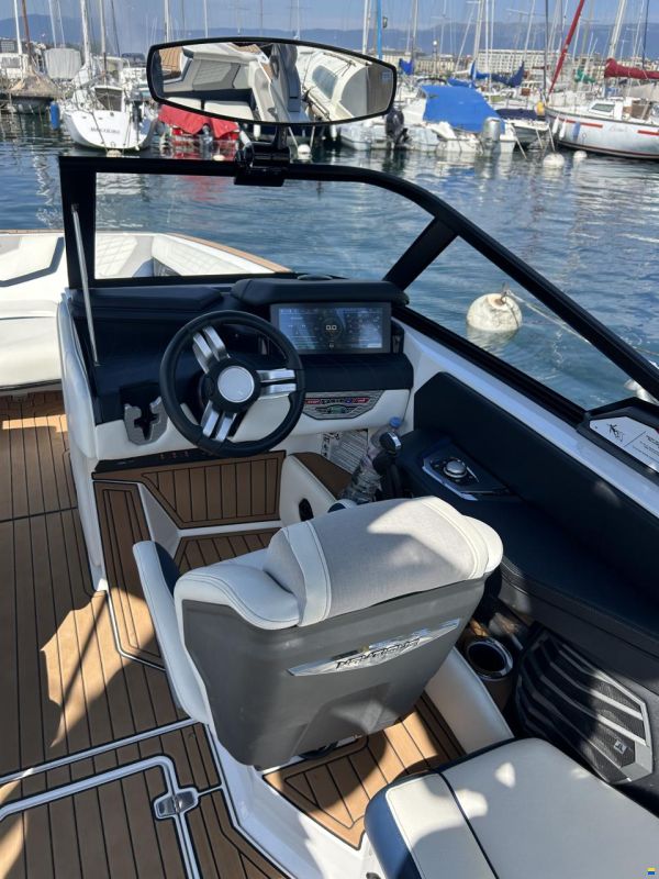 Nautique G23