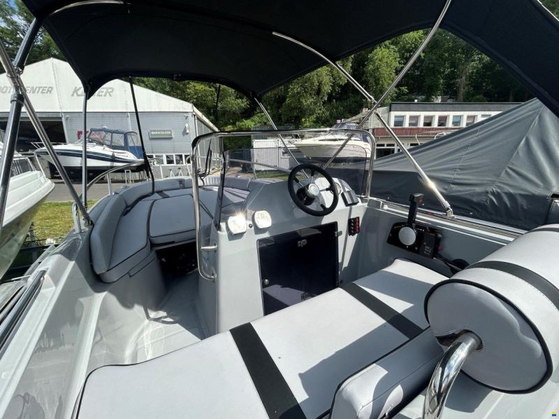 TEAM BOAT 520