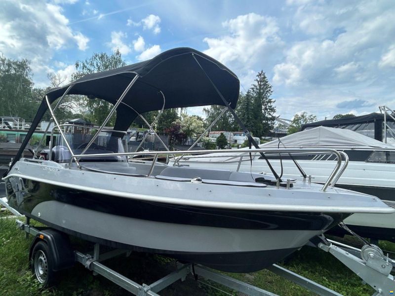 TEAM BOAT 520