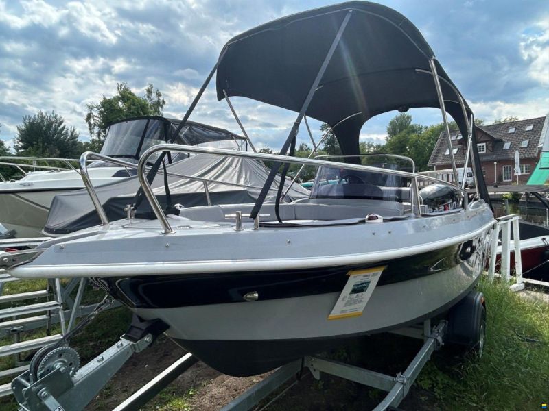 TEAM BOAT 520