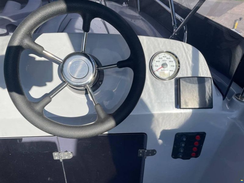 TEAM BOAT - QUICKSILVER 520