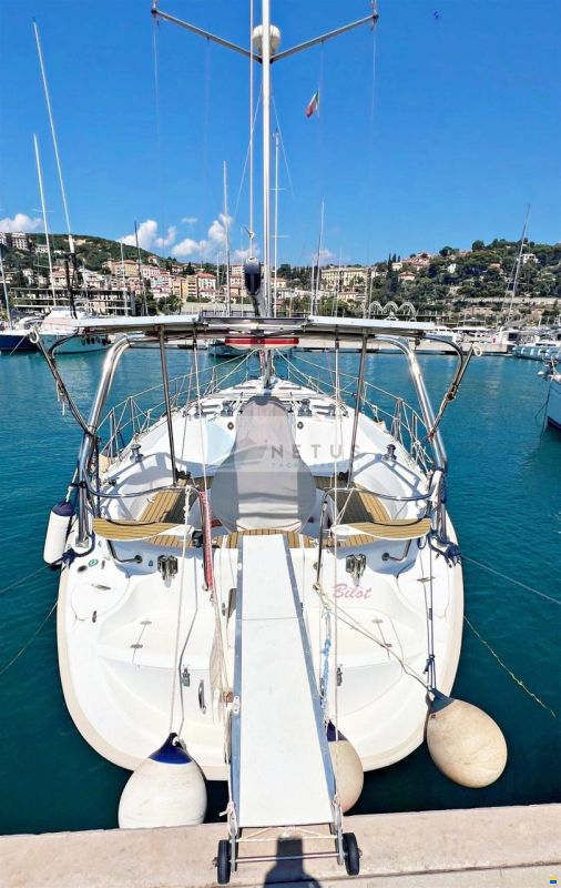 Hunter Marine 380