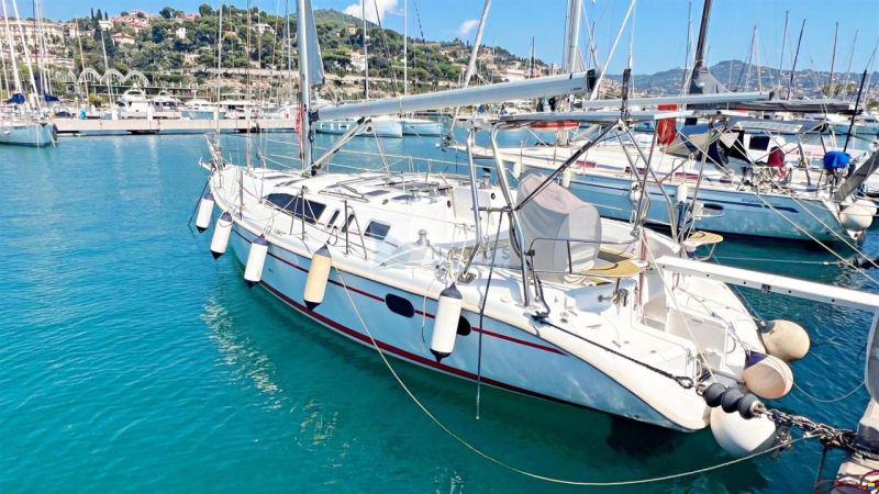 Hunter Marine 380