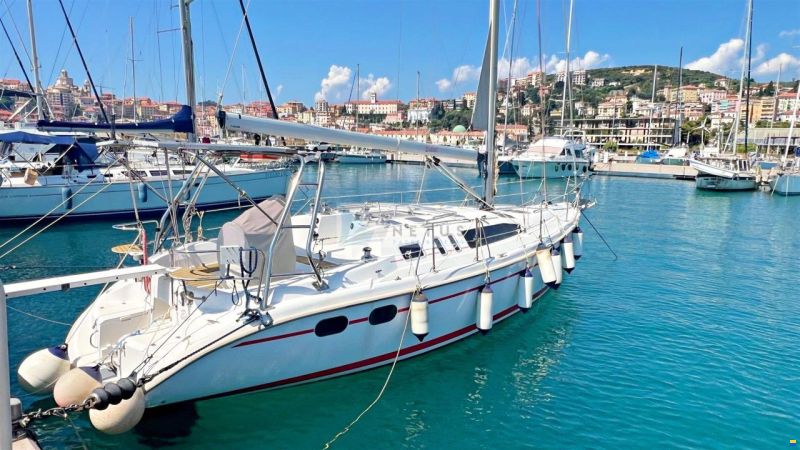 Hunter Marine 380