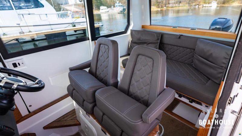 Axopar 28 Cabin