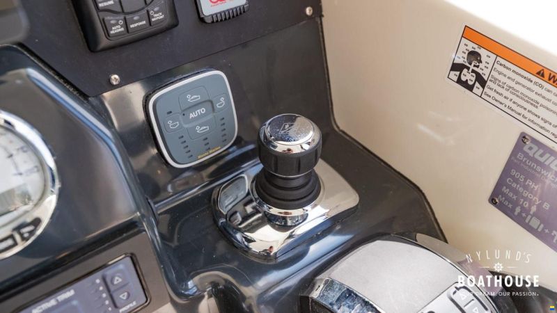 Quicksilver 905 Pilothouse