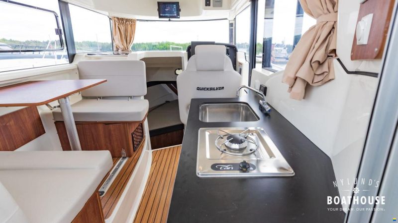 Quicksilver 905 Pilothouse