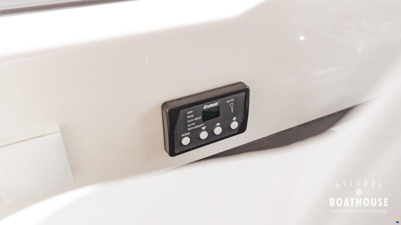 Quicksilver 905 Pilothouse