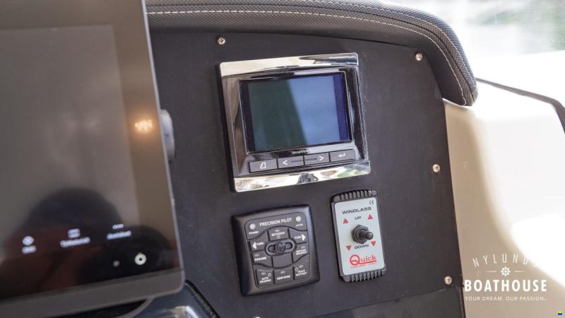 Quicksilver 905 Pilothouse