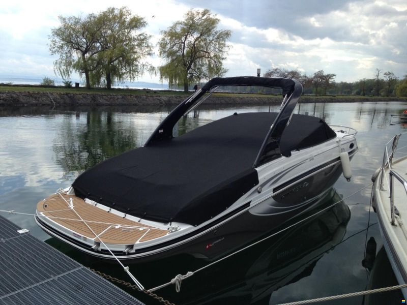Rinker 246 Captiva Cuddy