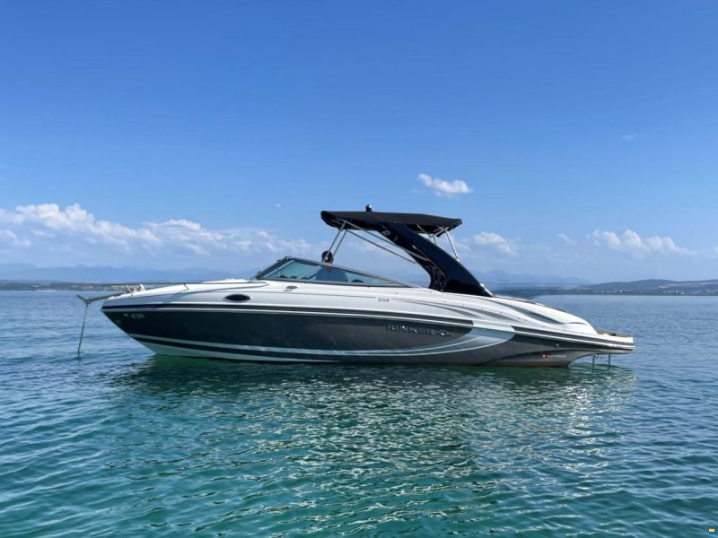 Rinker 246 Captiva Cuddy