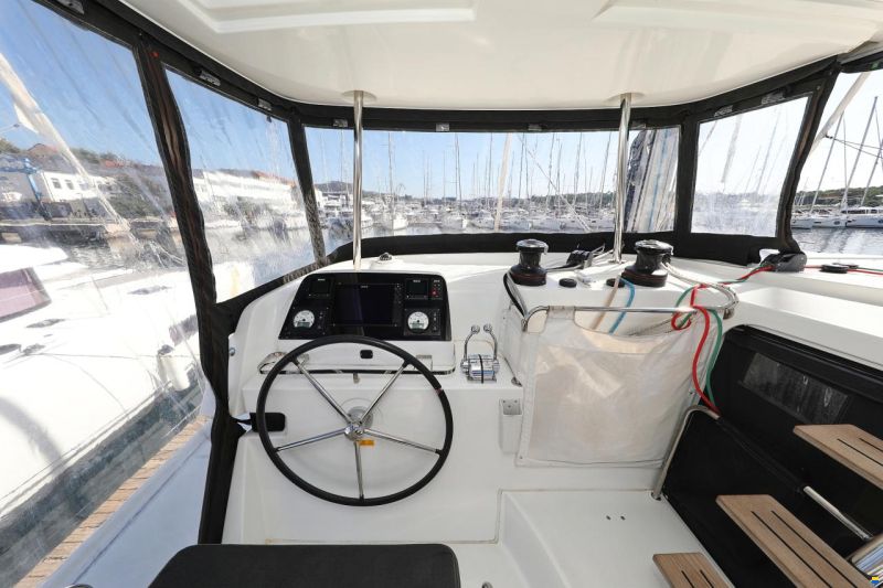 Lagoon 42