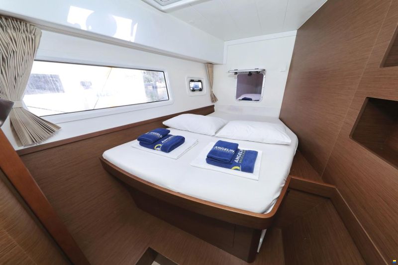 Lagoon 42