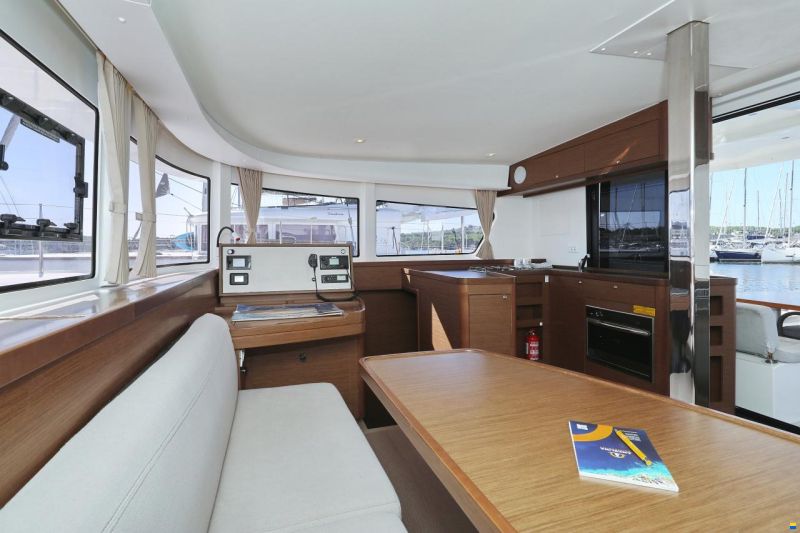 Lagoon 42