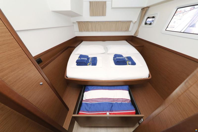 Lagoon 42
