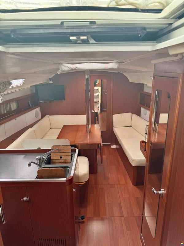 Beneteau Oceanis 37