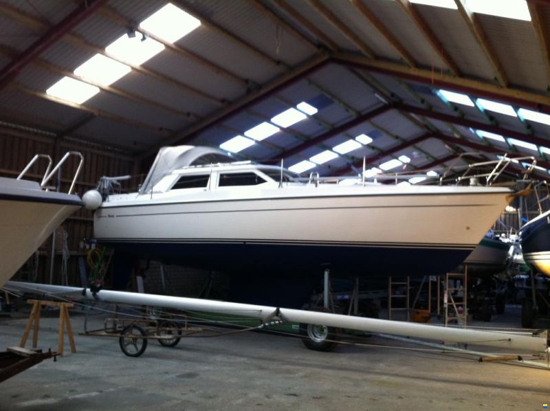 Marine Projects Moody Eclipse 33