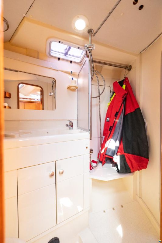 Marine Projects Moody Eclipse 33