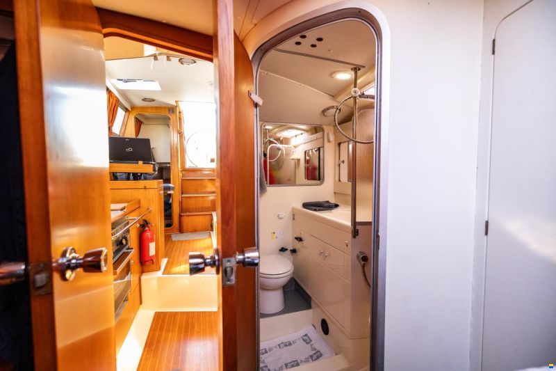 Marine Projects Moody Eclipse 33