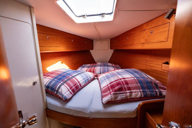 Marine Projects Moody Eclipse 33