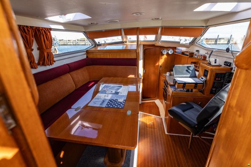 Marine Projects Moody Eclipse 33