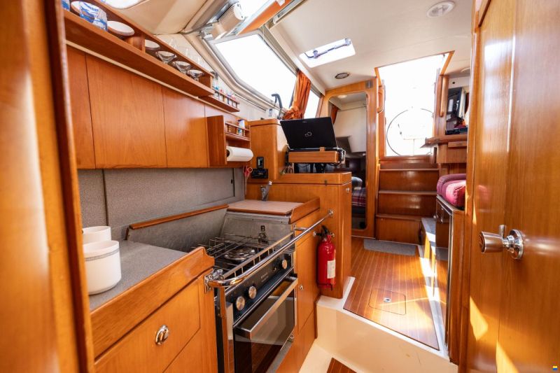 Marine Projects Moody Eclipse 33