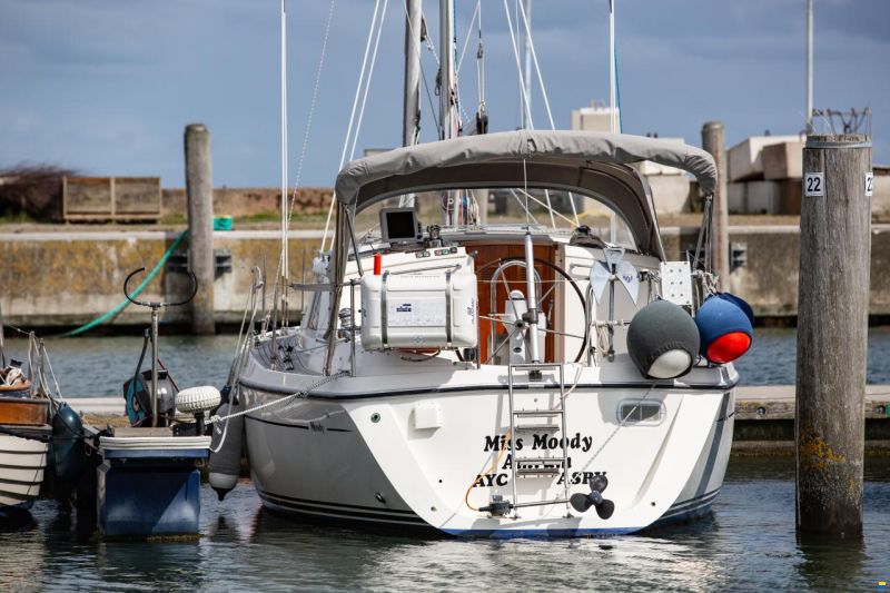 Marine Projects Moody Eclipse 33