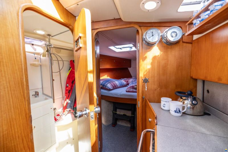 Marine Projects Moody Eclipse 33