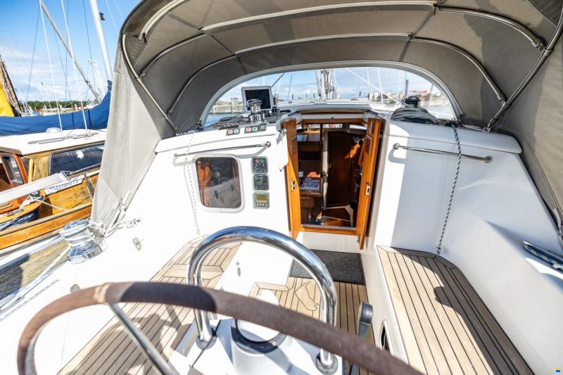 Marine Projects Moody Eclipse 33