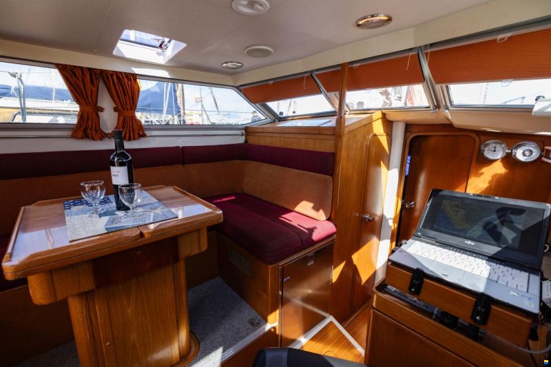 Marine Projects Moody Eclipse 33