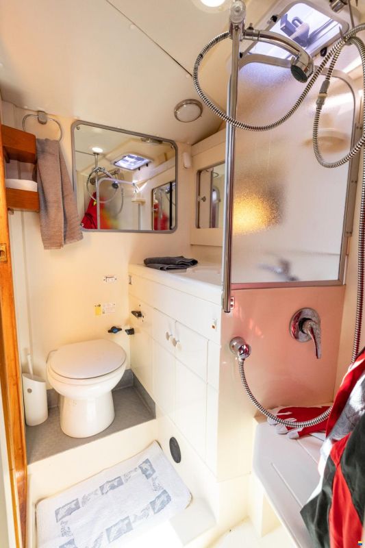 Marine Projects Moody Eclipse 33