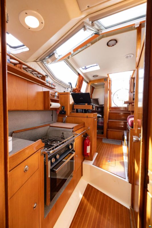 Marine Projects Moody Eclipse 33