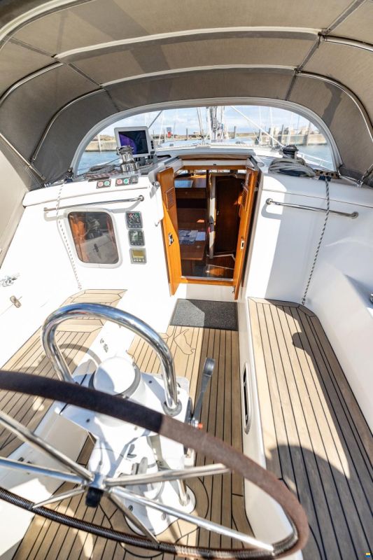 Marine Projects Moody Eclipse 33