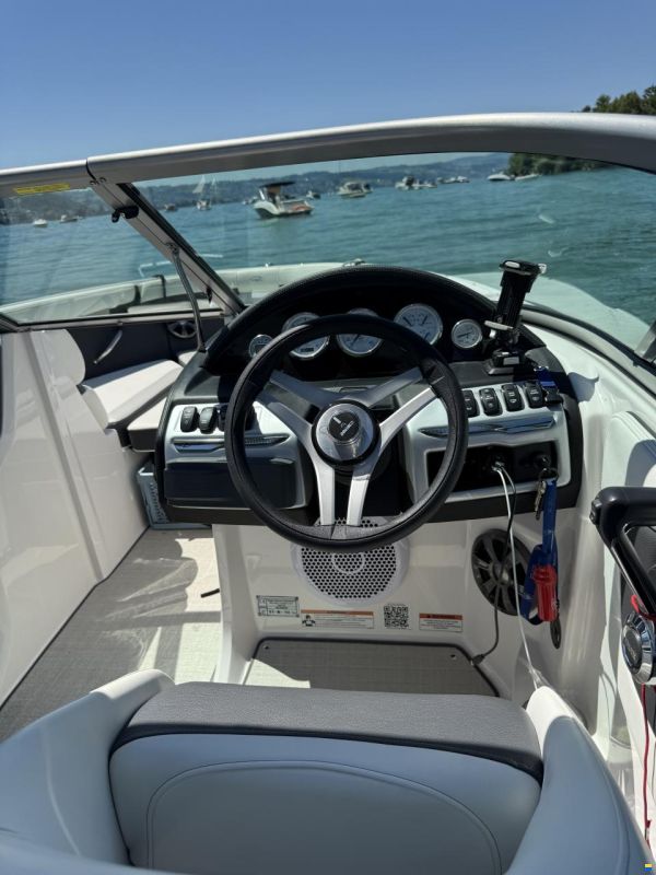 Regal 2000 ES