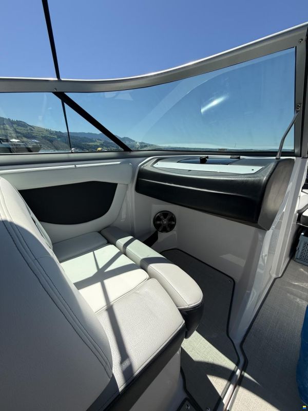 Regal 2000 ES