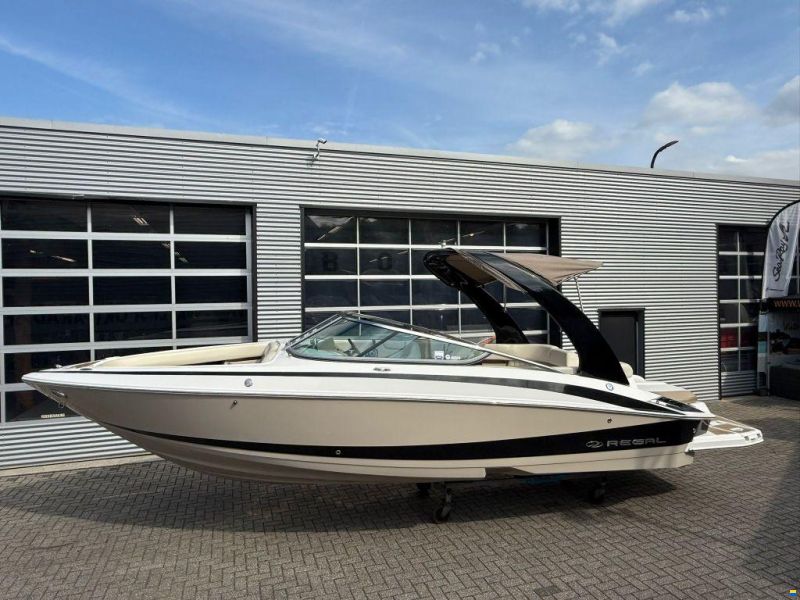 Regal 2500 bowrider