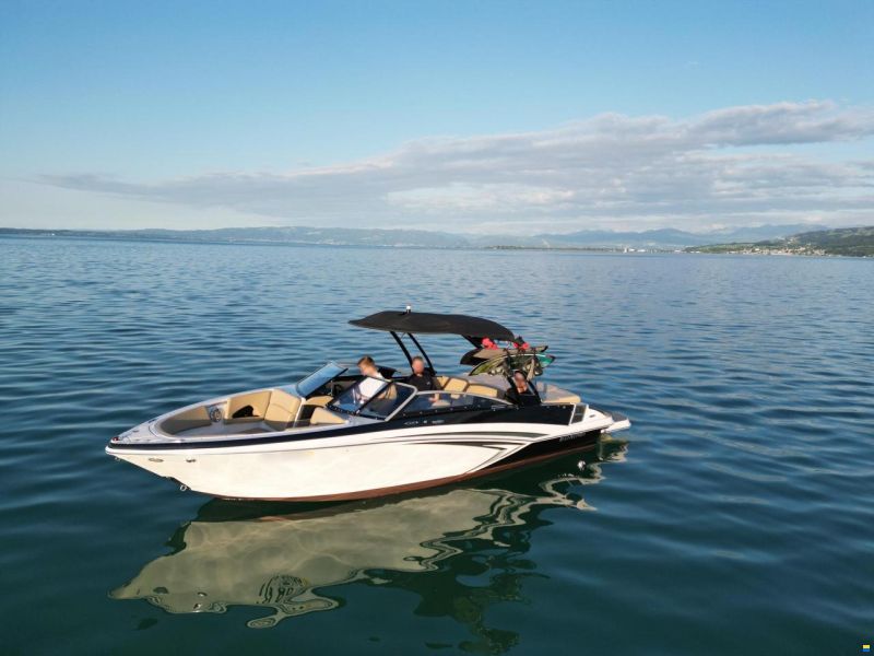 Glastron GT 225