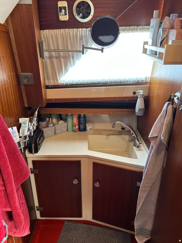 Coronet Commander 32