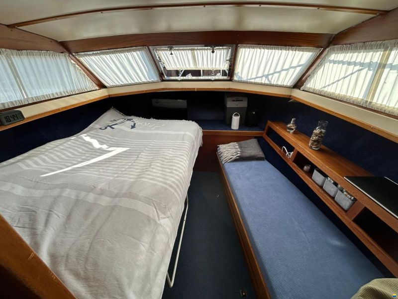 Coronet Commander 32