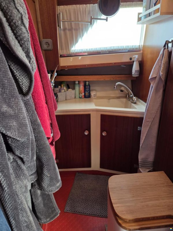 Coronet Commander 32