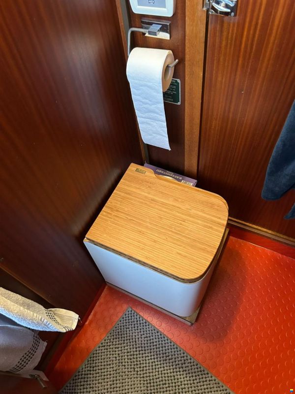 Coronet Commander 32
