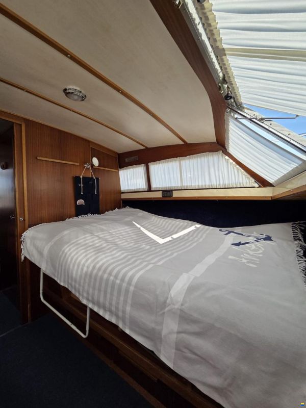 Coronet Commander 32